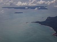 В зоне возможного падения самолета AirAsia обнаружены объекты, похожие на фрагменты авиалайнера