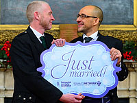 Первая гей-свадьба в Шотландии: жених и невеста в килтах