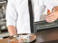 Пользователь Instagram побил рекорд чаевых: $11.000 подарены бармену в Аризоне