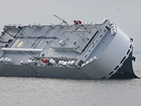 Судно-автовоз Hoegh Osaka село не мель у берегов Великобритании  