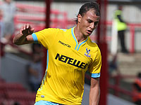 Известный футболист-марокканец повеселился в Лондоне с близняшками из Playboy