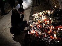 Почтение памяти погибших в результате теракта в Париже. Берлин, 7 января 2015 года