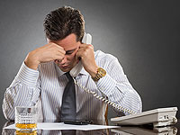 Международное исследование: трудоголизм может привести к алкоголизму