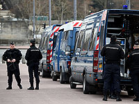 Подозрение на автомобильный теракт: в Париже машина сбила сотрудницу полиции