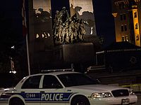 В Канаде преступник тяжело ранил двоих полицейских, ведется розыск
