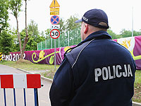 В Гданьске произошла массовая драка: сотни людей в масках напали на болельщиков MMA