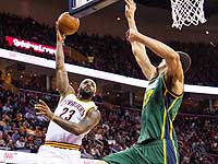 Леброн Джеймс набрал 26 очков. Команда Дэвида Блатта одержала четвертую победу подряд