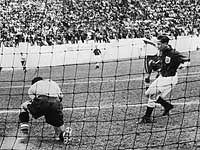 Умер американский голкипер, остановивший сборную Англии в 