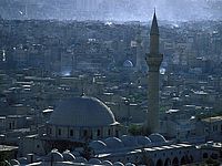 Жертвами бомбардировки пригорода Дамаска стали более 70 человек