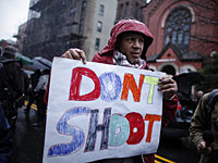 Нью-Йоркский полицейский предстанет перед судом за убийство безоружного чернокожего