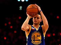 У Стефена Керри украли кроссовки. Он все равно выиграл конкурс дальних бросков