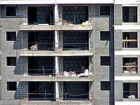 В результате несчастного случая на одной из строек в Холоне тяжело ранен рабочий