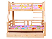 Двухлетний ребенок получил серьезные травмы, упав с двухъярусной кровати