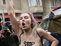 Акция FEMEN у здания парламента в Будапеште. 17 февраля 2015 года