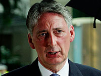 Великобритания и Испания выступили против поставок оружия Украине