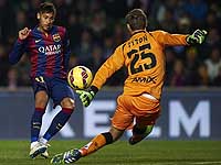 Месси и Неймар забили по два мяча.