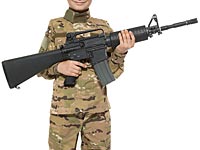 День защитника Отечества: милитаристская акция в детсаду и антивоенная кампания в подземке