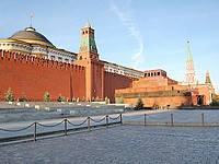 В Москве владелец эвакуируемого автомобиля угнал эвакуатор и выехал на Красную площадь