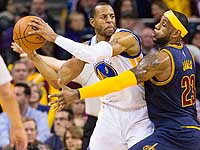 Леброн Джеймс набрал 42 очка. Команда Дэвида Блатта победила 