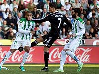 Криштиану Роналду не будет серьезно наказан за нападение на соперника. Судья не внес его проступок в протокол