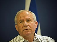 Экс-глава ШАБАКа Ави Дихтер спас человека, собиравшегося спрыгнуть с крыши небоскреба