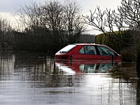 В Юте автомобиль упал в реку: мать погибла, маленькую девочку нашли живой через 14 часов