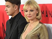 Памела Андерсон предстала в новом образе после 3-его развода с Риком Соломоном. ФОТО