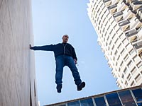 Иллюзионист вознесся над посетителями Дизенгофф-центра в Тель-Авиве