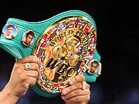 Мэнни Пакьяо и Флойд Мэйуэзер-младший сразятся за пояс, украшенный 3000 изумрудов