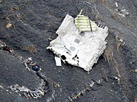 На месте крушения самолета Germanwings. 25 марта 2015 года