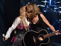 Вручение премий iHeartRadio: горячий поцелуй Мадонны