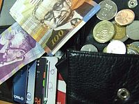 Средняя зарплата в Израиле снизилась на 2,9%