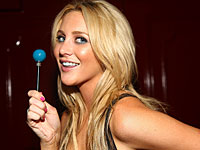 Телезвезда Стефани Пратт, дочь голливудского дантиста-еврея, снялась обнаженной для FHM