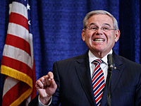 Сенатору Менендесу,  противнику сделки с Ираном, предъявлено обвинение в коррупции