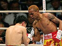 Бокс: в Макао Амнат Руенроенг остановил 