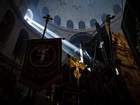 В Храме Гроба Господня сошел Благодатный огонь