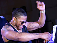 Рэпер Нелли попал в полицию: в его автобусе нашли наркотики и