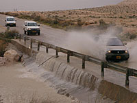 Из-за наводнения частично блокировано движение по шоссе №90