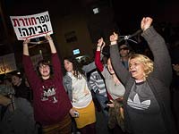 Возле женского религиозного колледжа прошла демонстрация протеста. 