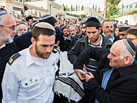 Тысячи людей пришли на похороны Шалома Йохая Шерки Тысячи людей пришли на похороны Шалома Йохая Шерки