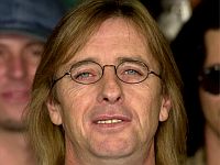 Барабанщик AC/DC признался в угрозах убийством