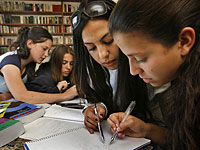 Исследование минпроса: 52% родителей старшеклассников платят частным учителям