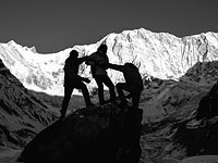 МИД Израиля: остается неизвестной судьба 9 туристов в Непале