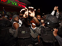 Нетаниягу пытается успокоить участников демонстрации в Иерусалиме