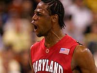 Один из баскетболистов