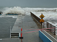 Шторм на побережье Австралии: не менее трех человек погибли, есть пропавшие