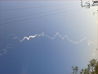 След от запуска ракеты во время испытаний. 5 мая 2015 года