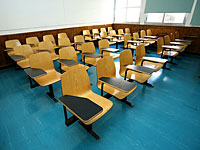 Лектор отстранена от работы в колледже за 