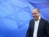 Сильван Шалом приехал на встречу с Нетаниягу. Гилад Эрдан направляется в Кнессет