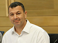 В первый день в качестве министра связи Нетаниягу уволил